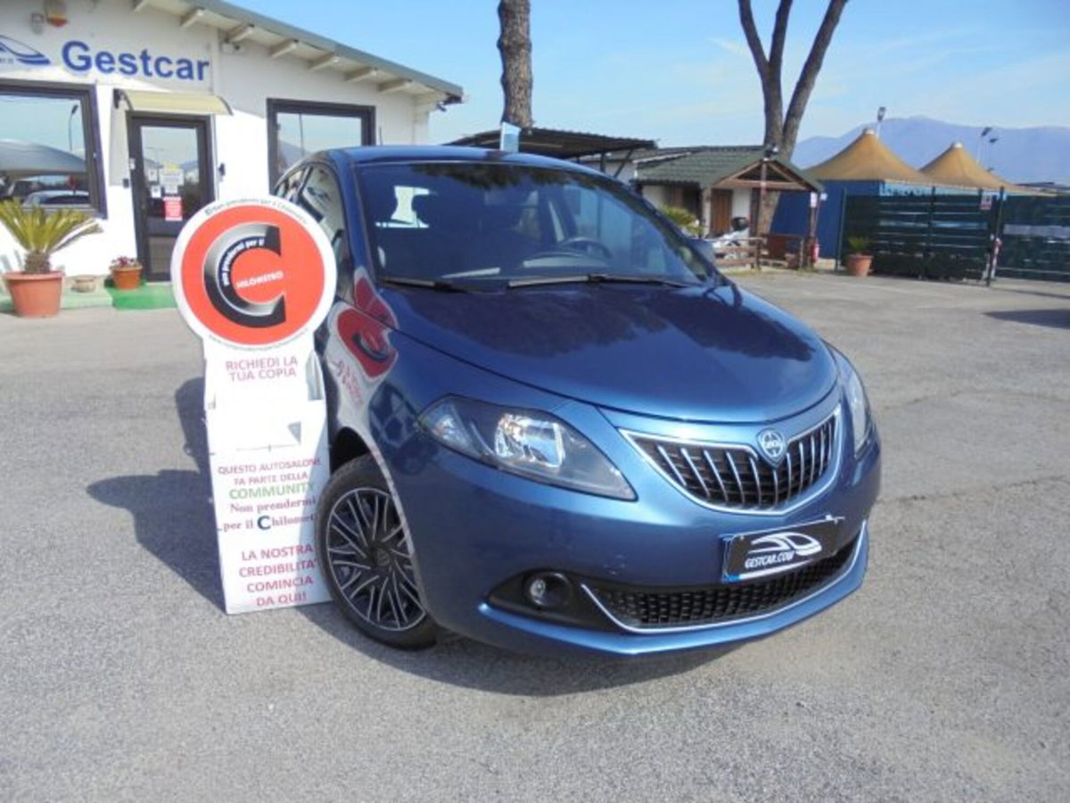 Lancia Ypsilon 1.0 FireFly 5 porte S&S Hybrid Gold Plus (2)
