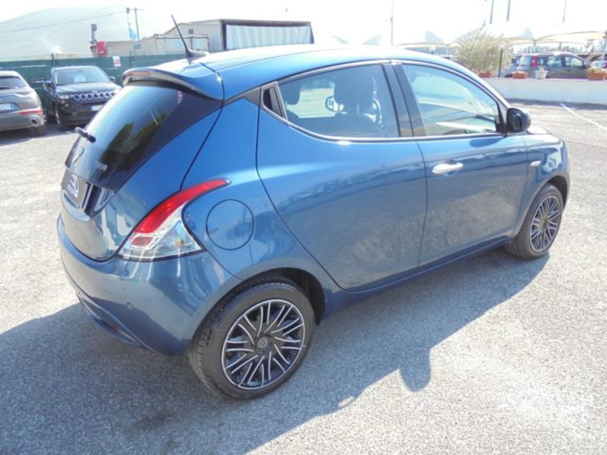 Lancia Ypsilon 1.0 FireFly 5 porte S&S Hybrid Gold Plus (20)