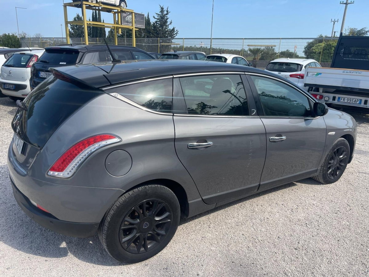 Lancia Delta 1.9 MJT Twinturbo DPF Platinum (4)