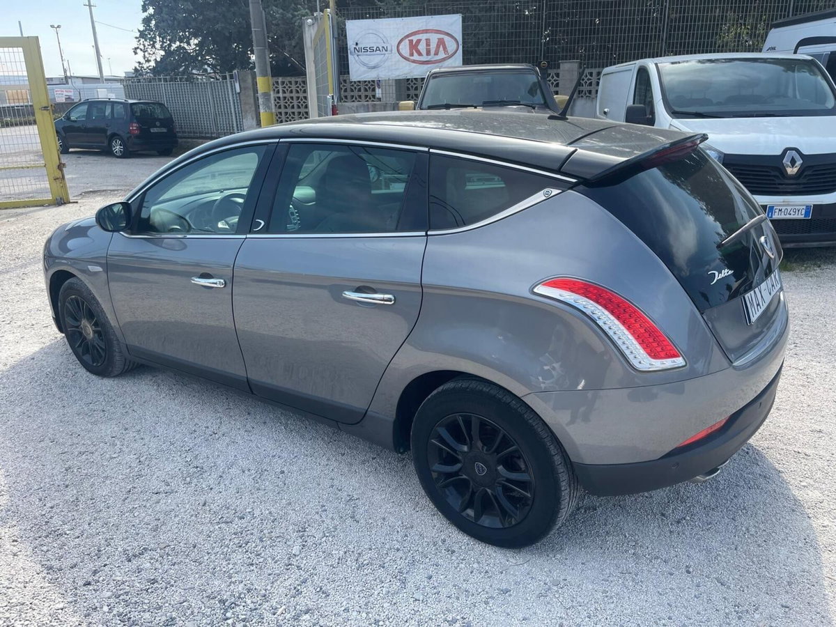 Lancia Delta 1.9 MJT Twinturbo DPF Platinum (6)