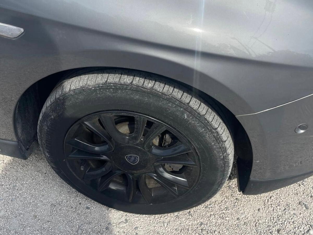 Lancia Delta 1.9 MJT Twinturbo DPF Platinum (7)