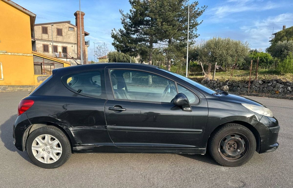 Peugeot 207 8V 75CV 3p. Access (2)