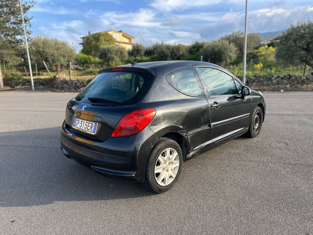 Peugeot 207 8V 75CV 3p. Access (3)