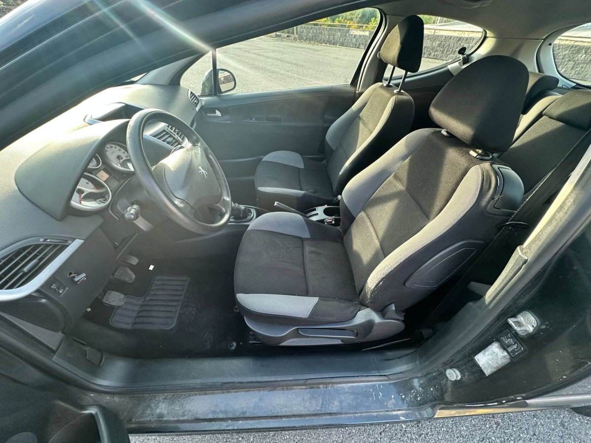 Peugeot 207 8V 75CV 3p. Access (9)