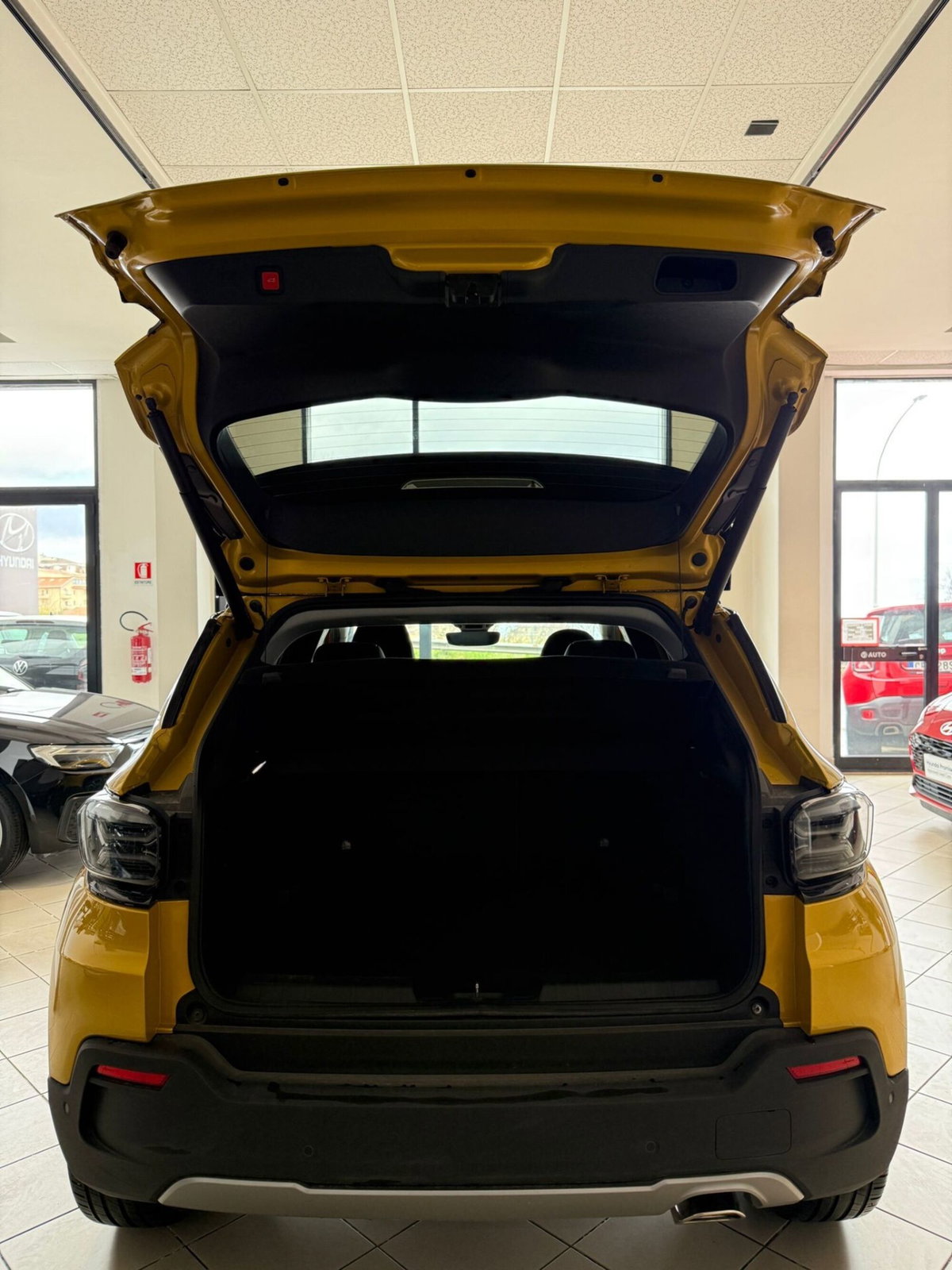 Jeep Avenger 1.2 turbo Summit fwd 100cv (7)