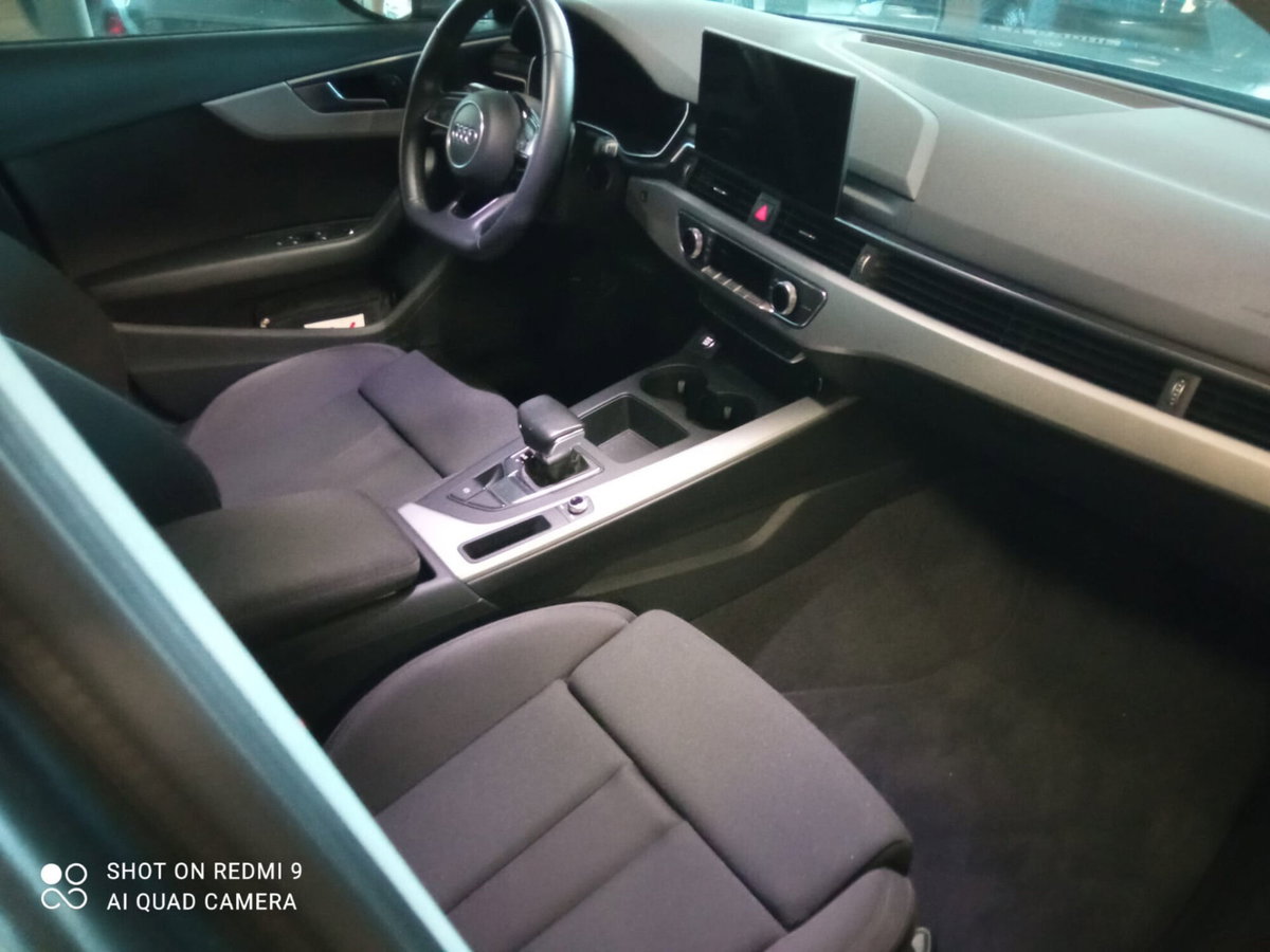 Audi A4 Avant 30 TDI/136 CV S tronic S line edition (9)