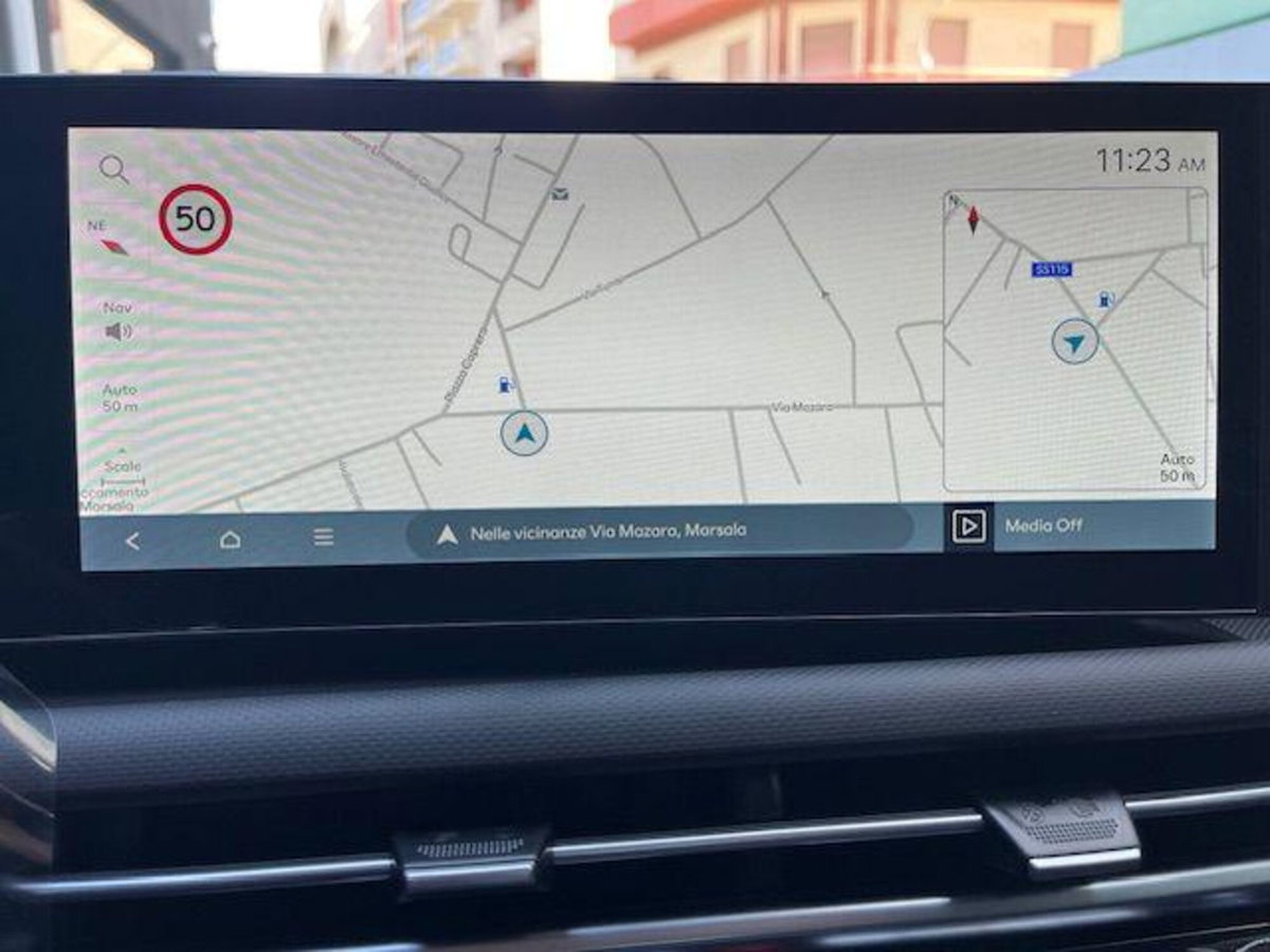 Hyundai Tucson 1.6 crdi 48V Business 2wd dct (11)