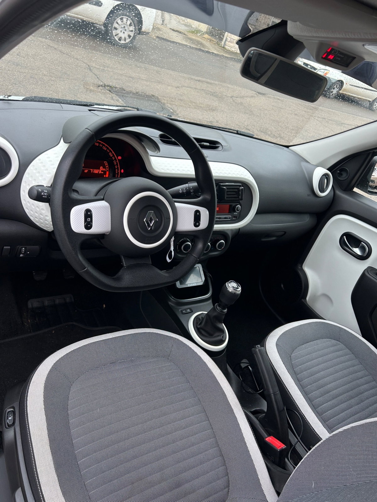Renault Twingo SCe Life (8)