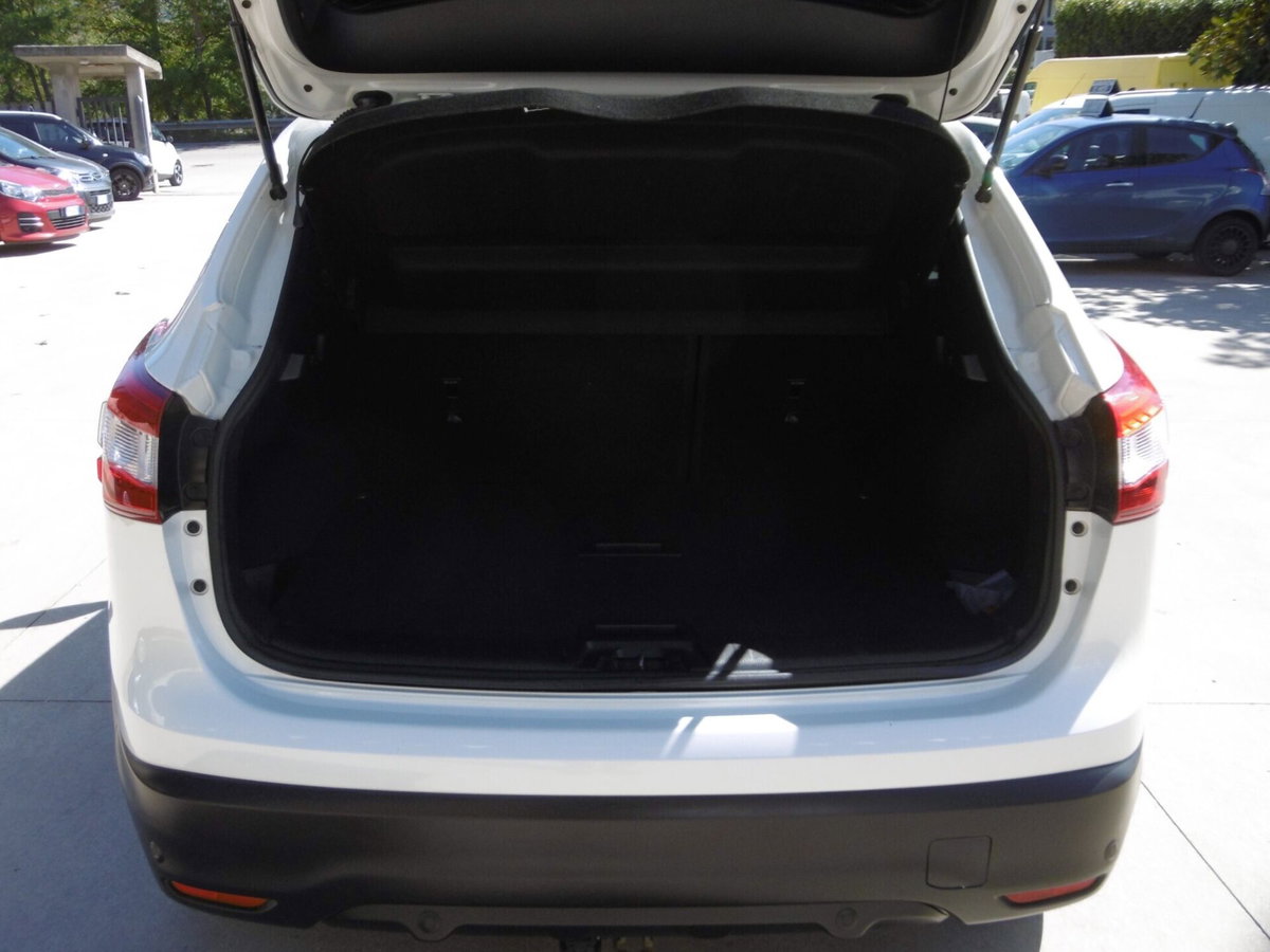 Nissan Qashqai 1.5 dCi Tekna (11)