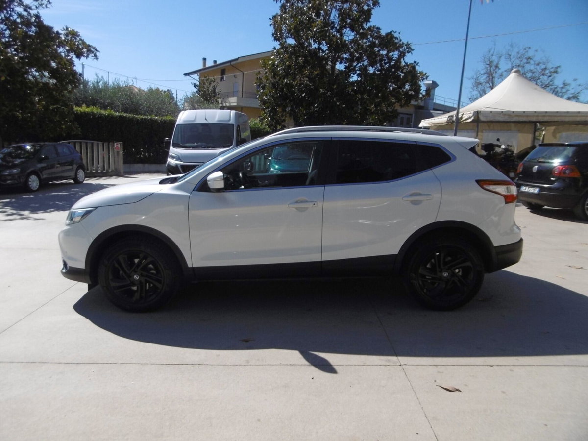 Nissan Qashqai 1.5 dCi Tekna (8)