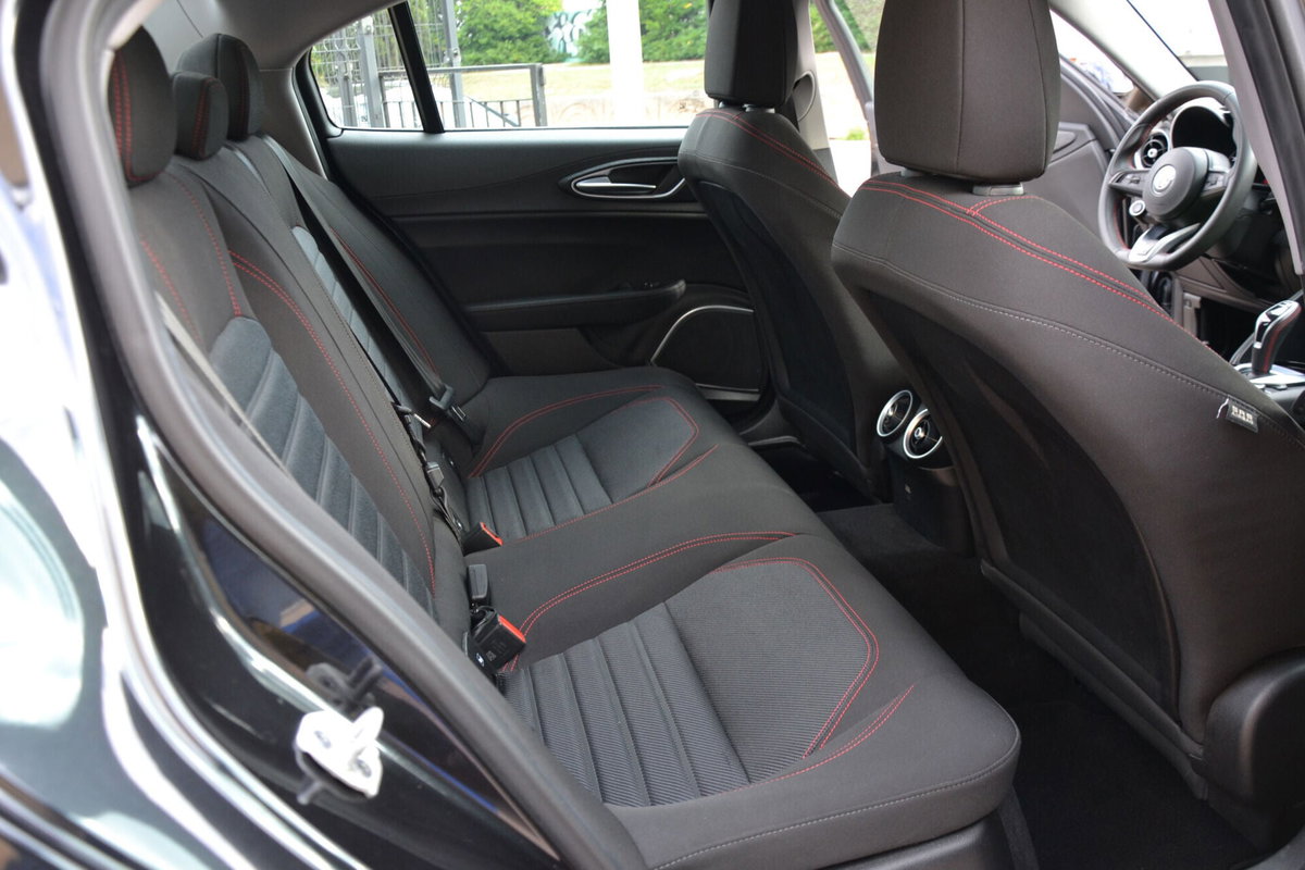 Alfa Romeo Giulia 2.0 Turbo 200 CV AT8 Sprint (11)