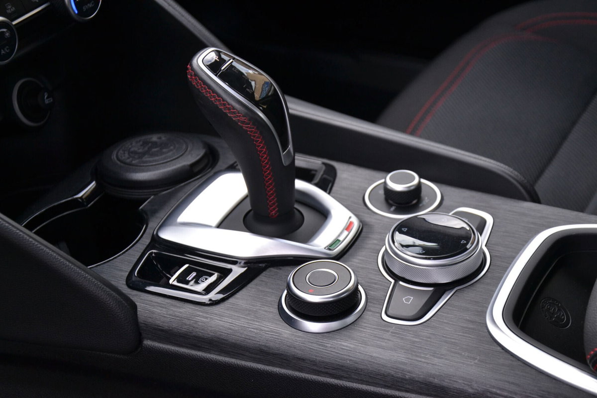 Alfa Romeo Giulia 2.0 Turbo 200 CV AT8 Sprint (12)