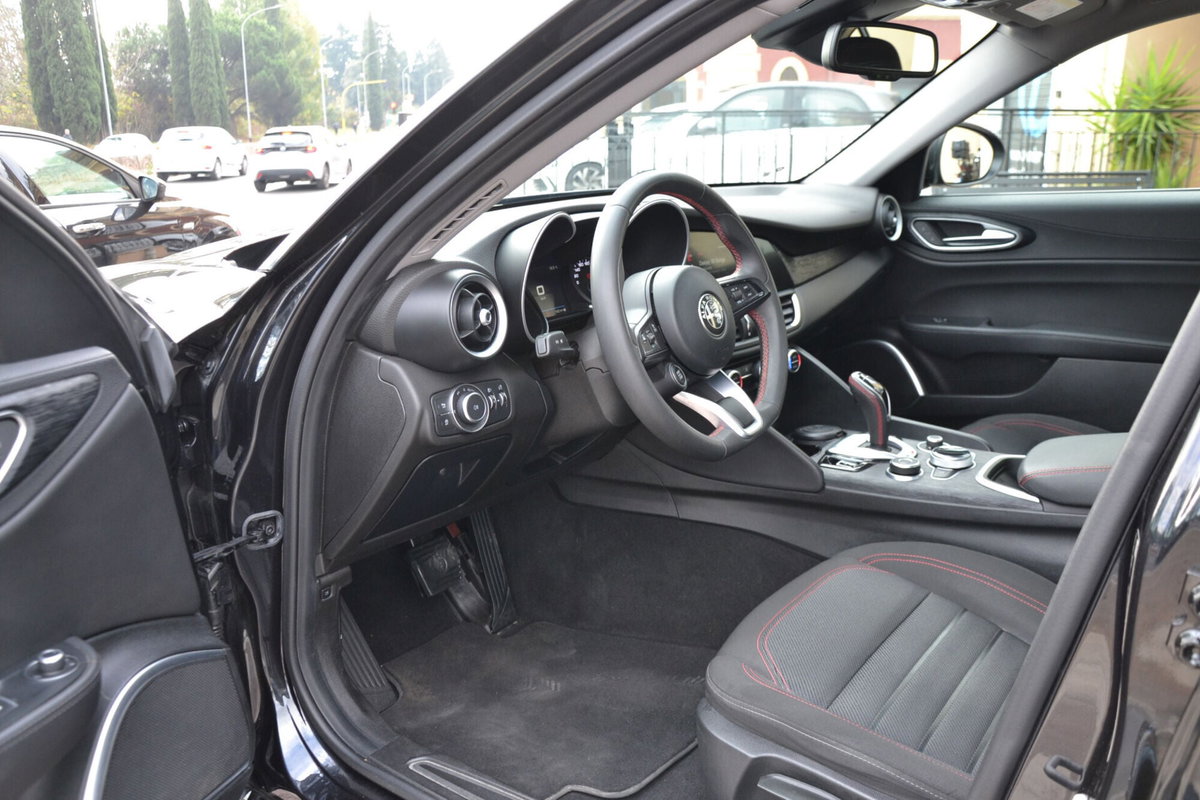 Alfa Romeo Giulia 2.0 Turbo 200 CV AT8 Sprint (6)