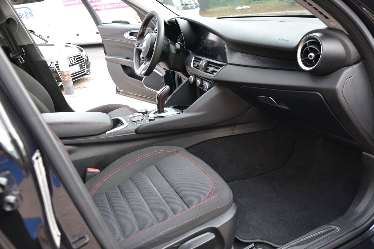 Alfa Romeo Giulia 2.0 Turbo 200 CV AT8 Sprint (9)