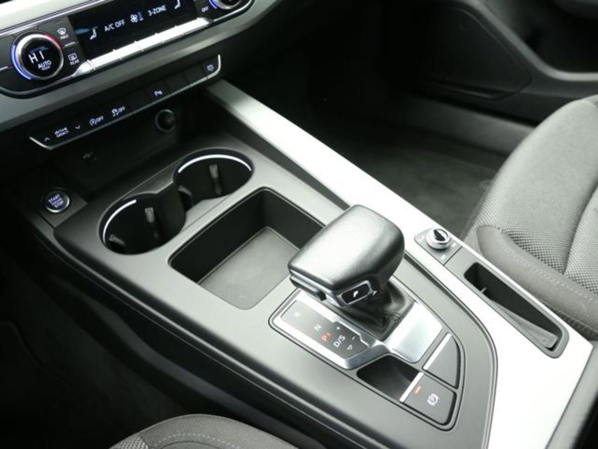 Audi A4 Avant 30 TDI/136 CV S tronic Business Advanced (12)