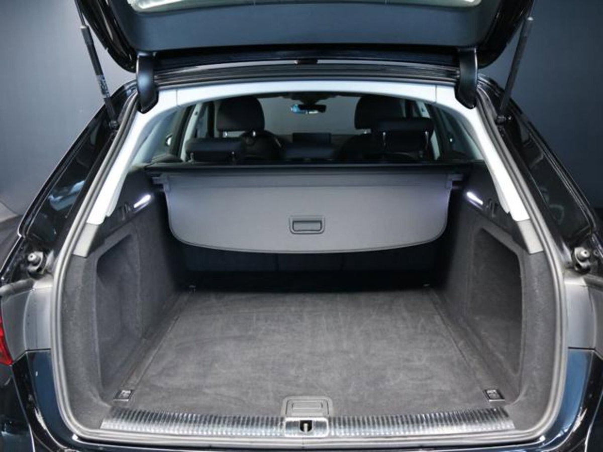 Audi A4 Avant 30 TDI/136 CV S tronic Business Advanced (7)