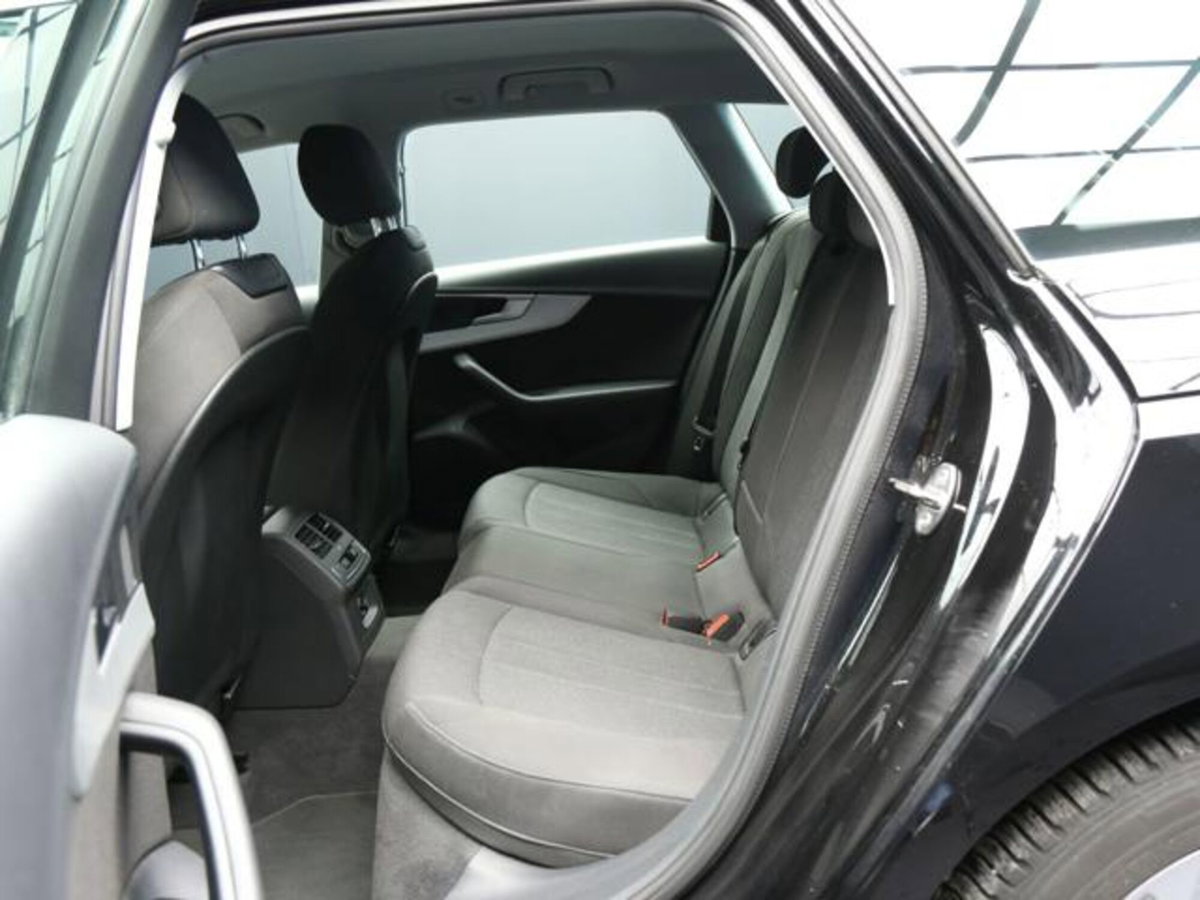 Audi A4 Avant 30 TDI/136 CV S tronic Business Advanced (9)