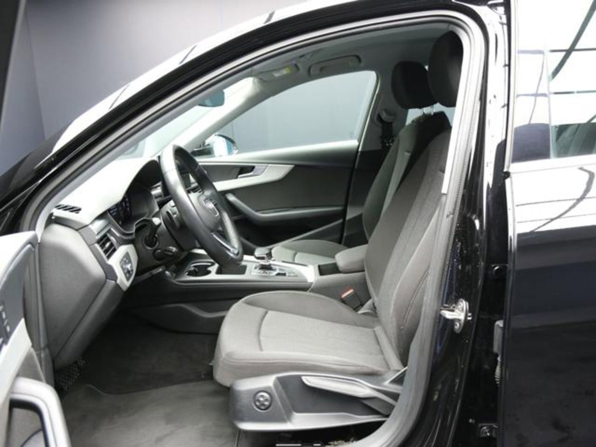Audi A4 Avant 30 TDI/136 CV S tronic Business Advanced (8)