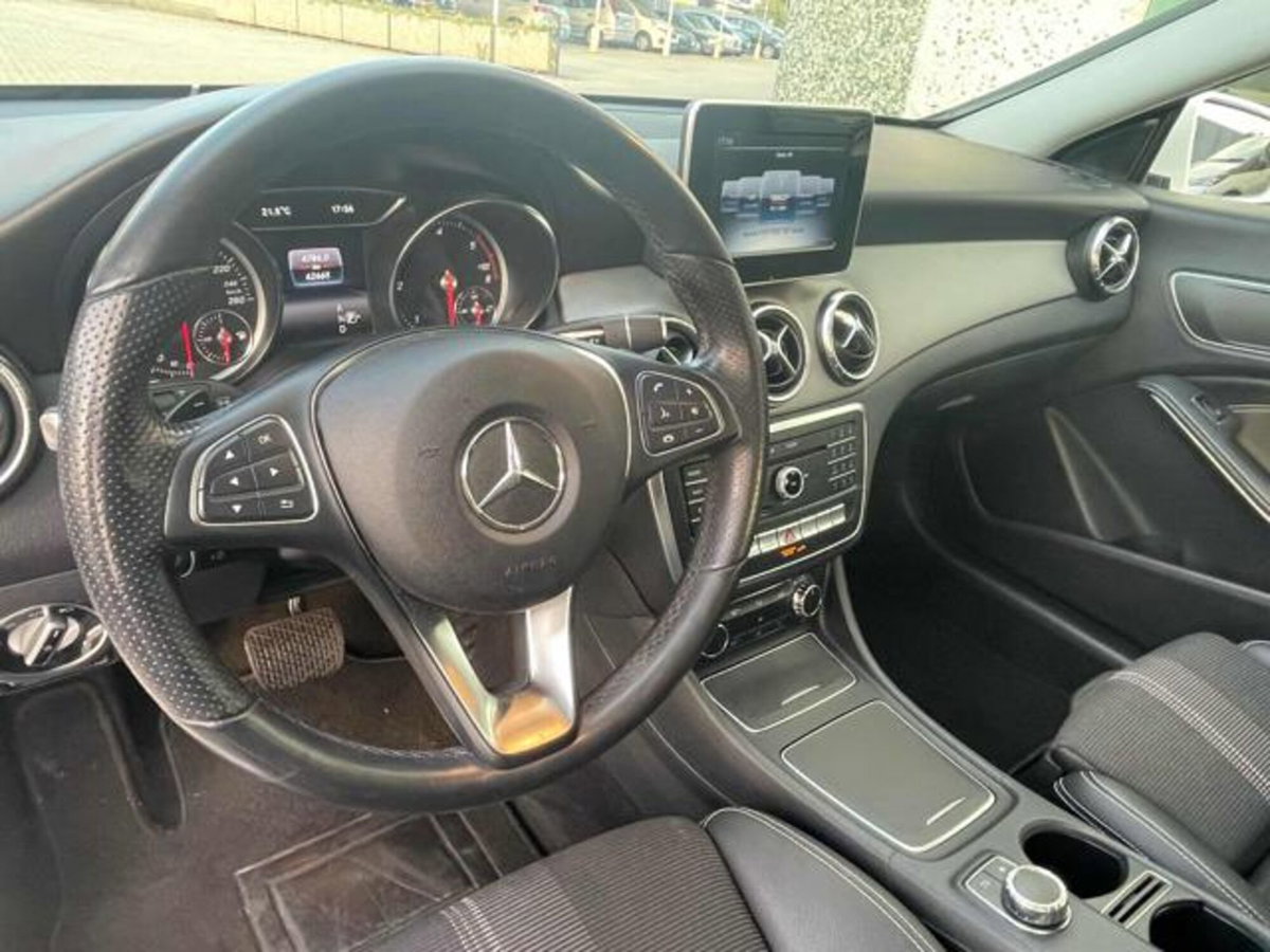 Mercedes-Benz CLA Shooting Brake 200 d Automatic Sport (13)
