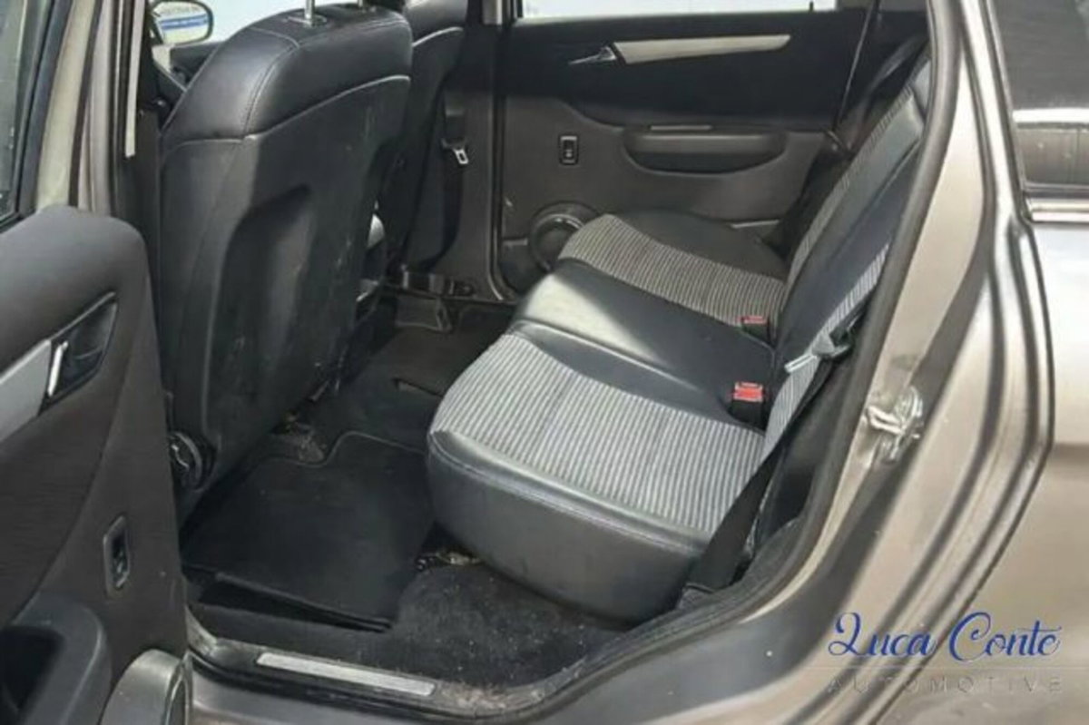 Mercedes-Benz Classe B 200 Sport (11)