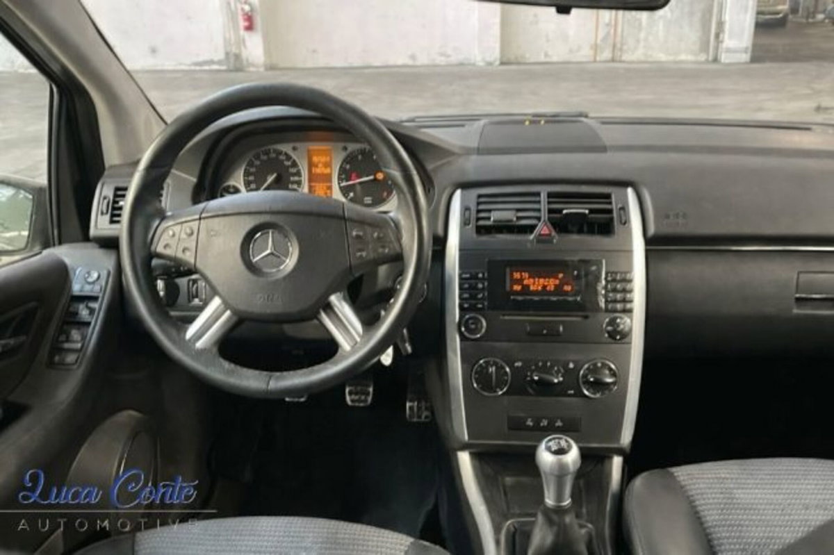 Mercedes-Benz Classe B 200 Sport (9)