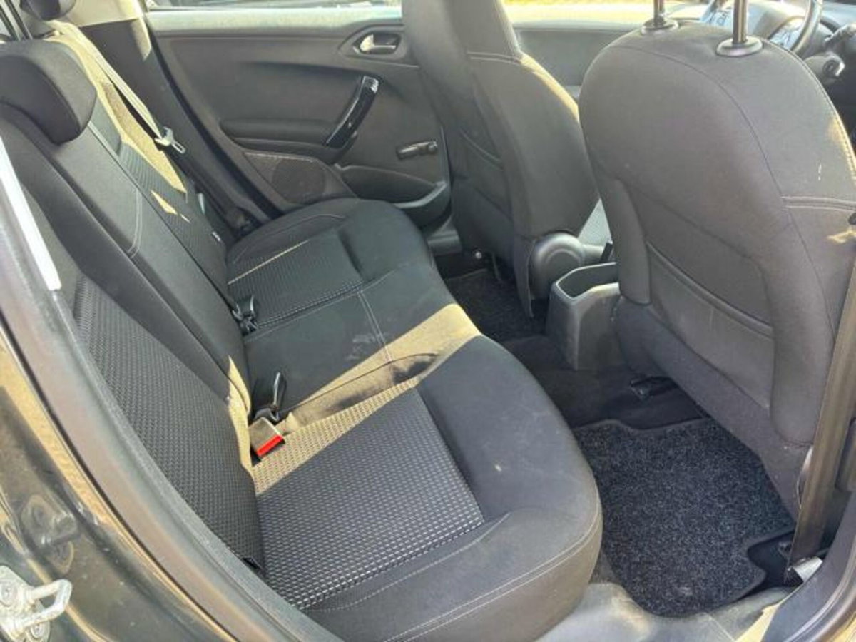 Peugeot 208 82 5 porte Allure (10)