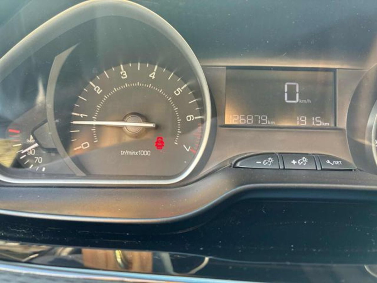 Peugeot 208 82 5 porte Allure (15)