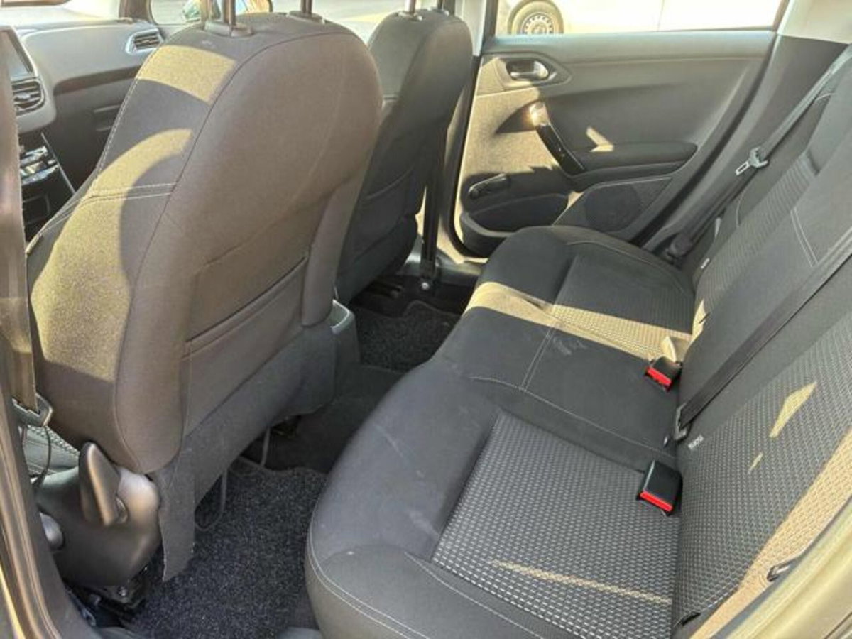 Peugeot 208 82 5 porte Allure (16)