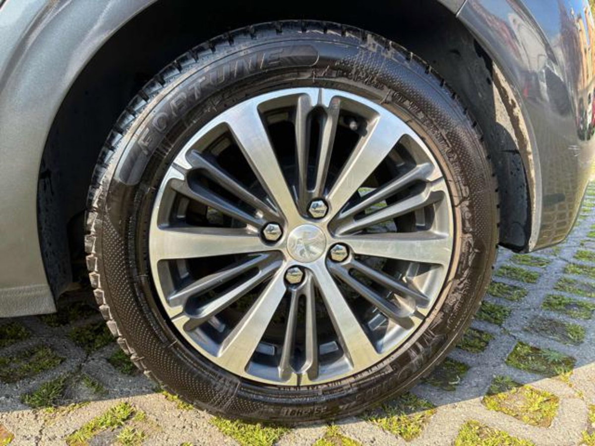 Peugeot 208 82 5 porte Allure (9)