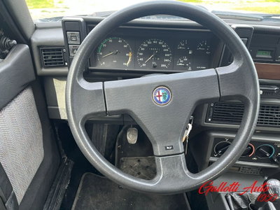 Alfa Romeo 75 2.0 (10)