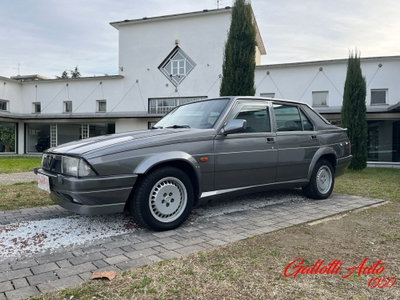 Alfa Romeo 75 2.0 (18)