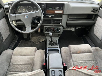 Alfa Romeo 75 2.0 (9)