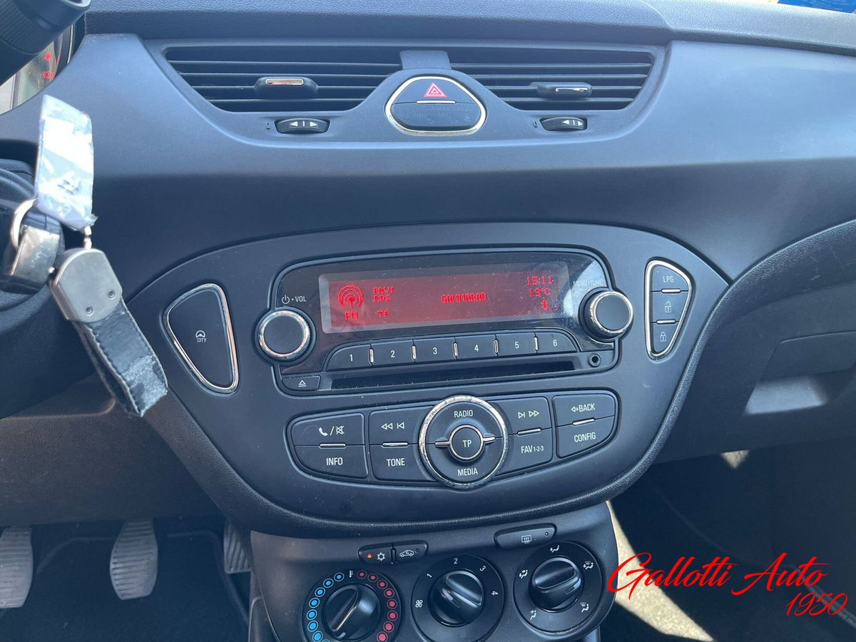 Opel Corsa 1.4 90CV GPL Tech 5 porte n-Joy (13)