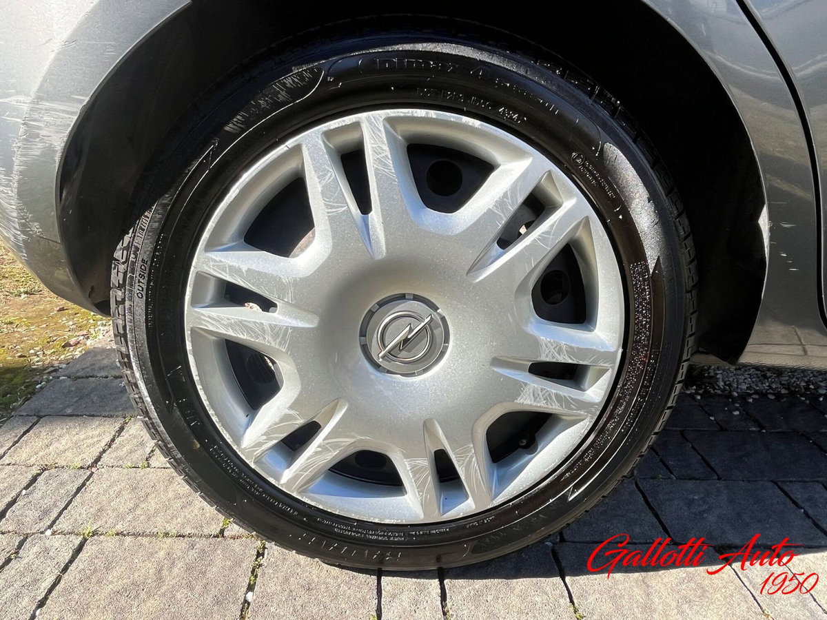 Opel Corsa 1.4 90CV GPL Tech 5 porte n-Joy (20)