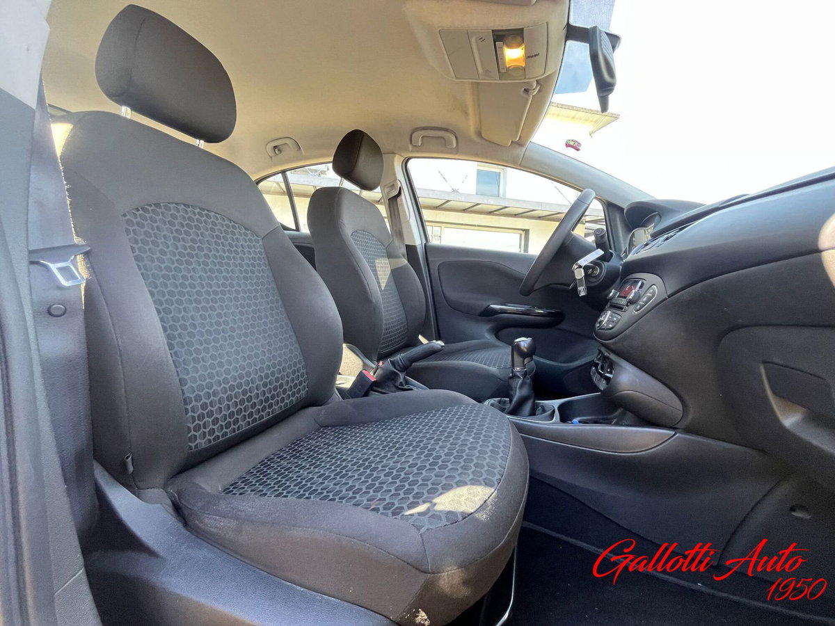 Opel Corsa 1.4 90CV GPL Tech 5 porte n-Joy (8)