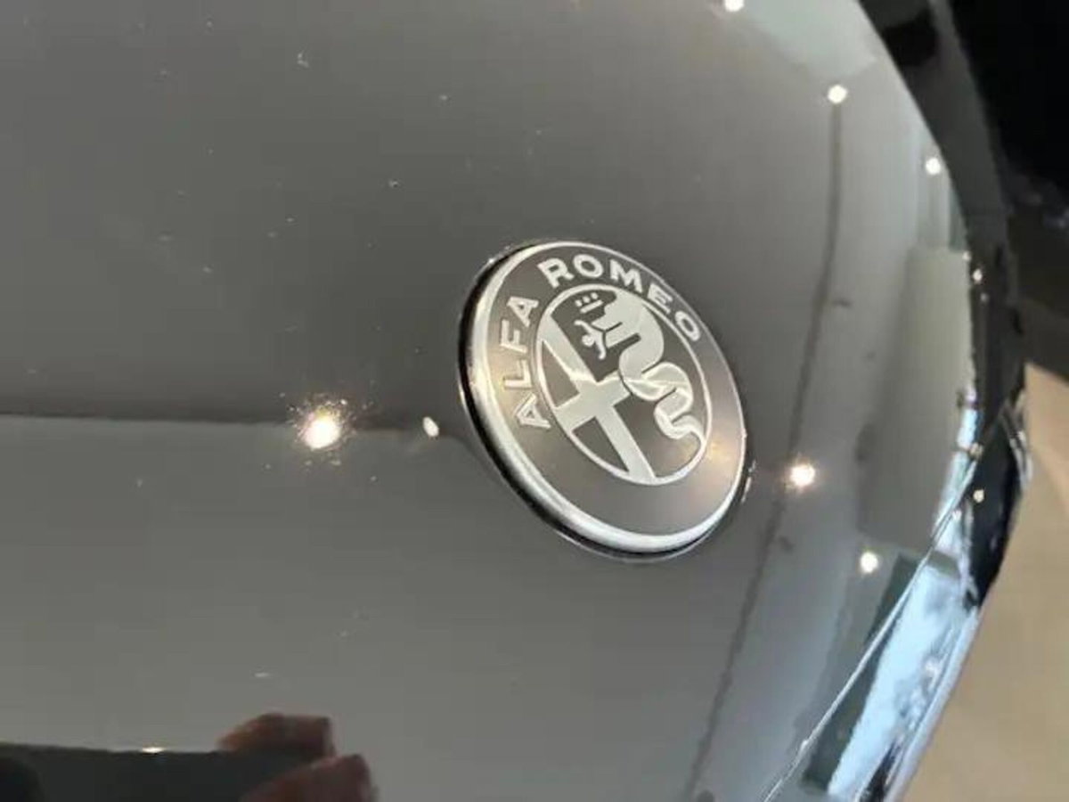 Alfa Romeo Junior 1.2 ibrida Q4 Intensa 145cv edct6 (11)