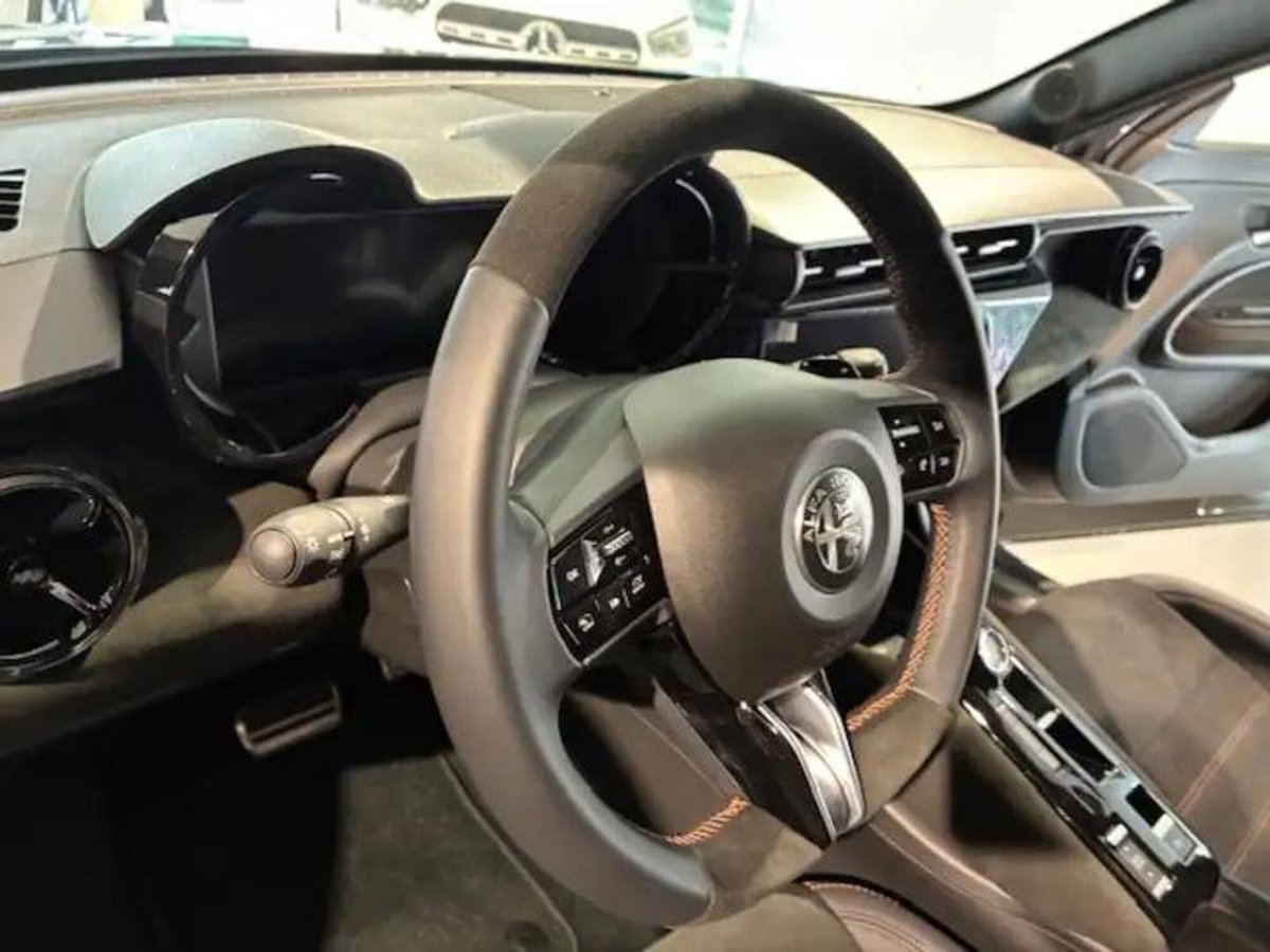 Alfa Romeo Junior 1.2 ibrida Q4 Intensa 145cv edct6 (8)