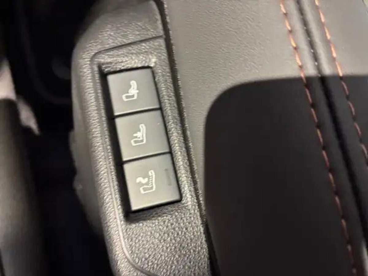 Alfa Romeo Junior 1.2 ibrida Q4 Intensa 145cv edct6 (9)