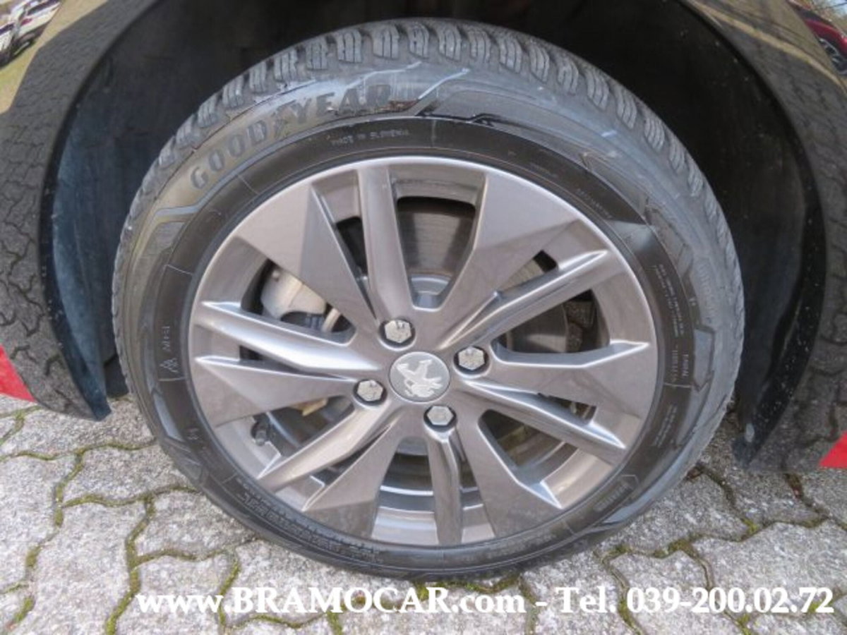 Peugeot 208 50 kWh Allure (10)