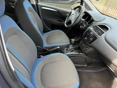 Fiat Punto 1.3 MJT II 75 CV 5 porte Lounge (10)