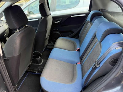 Fiat Punto 1.3 MJT II 75 CV 5 porte Lounge (9)