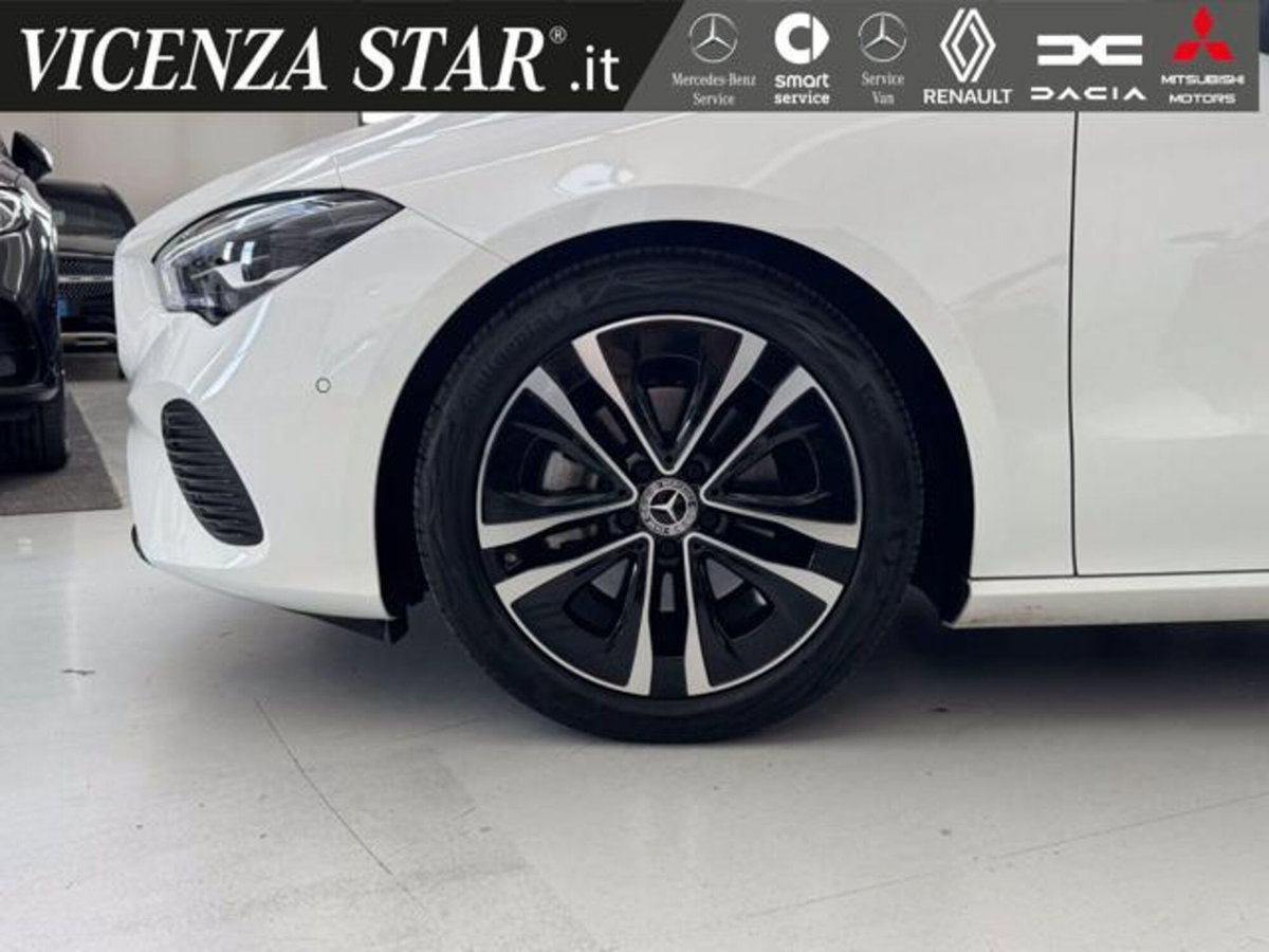 Mercedes-Benz CLA Shooting Brake 180 d Automatic Shooting Brake Sport (2)