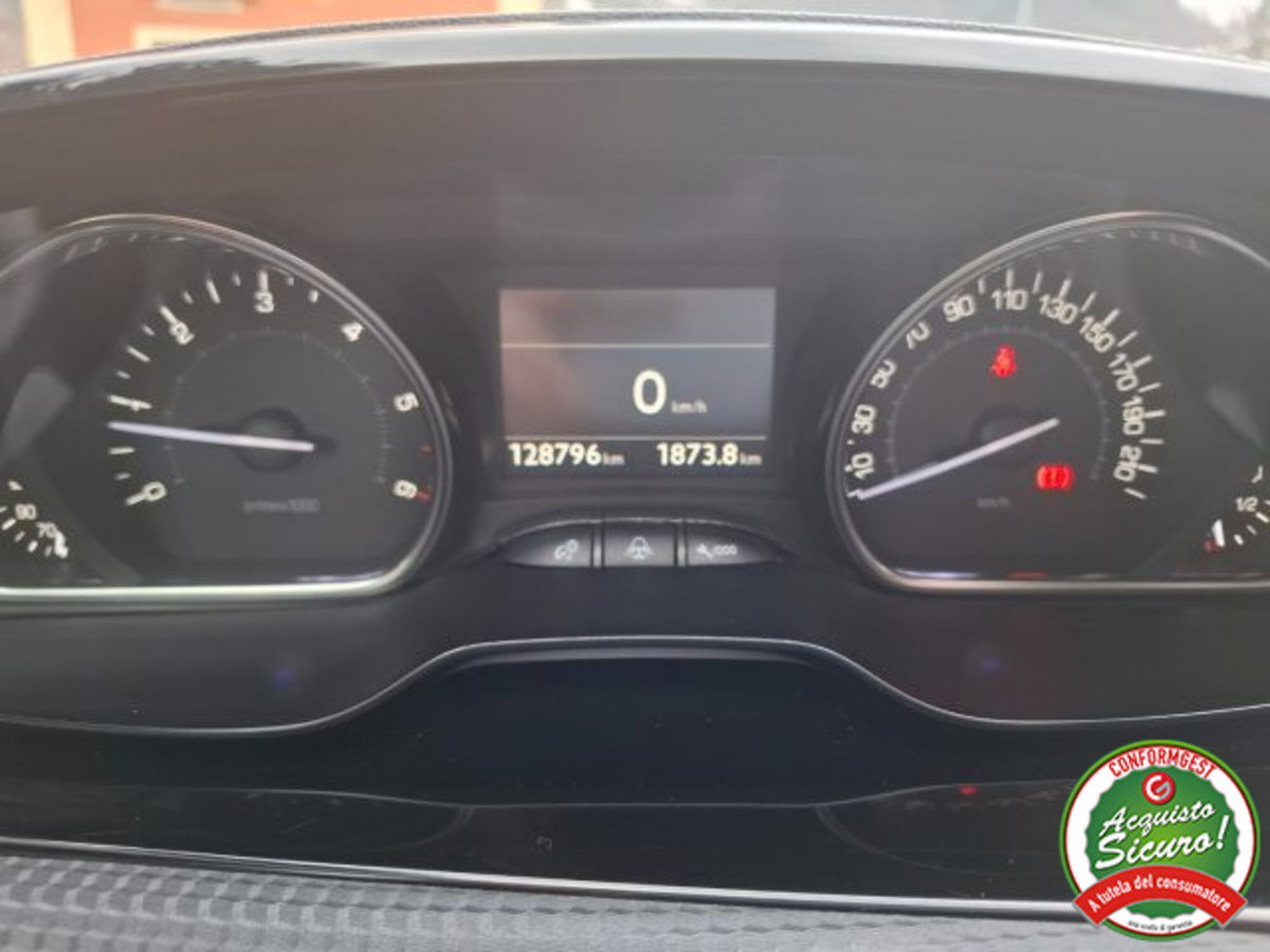 Peugeot 2008 120 S&S Allure (14)