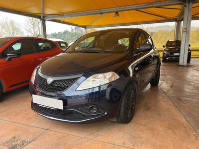 Lancia Ypsilon 0.9 TwinAir 5 porte Metano Ecochic Silver usata