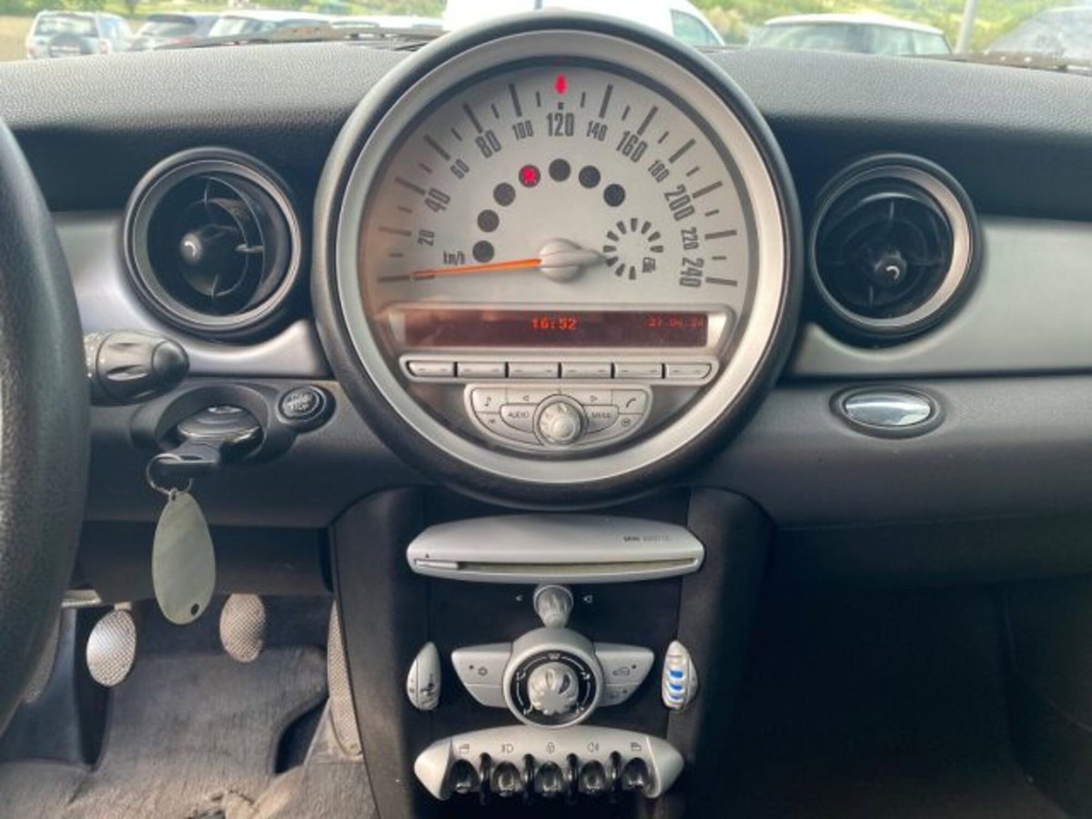 MINI Mini 1.6 16V Cooper D (12)
