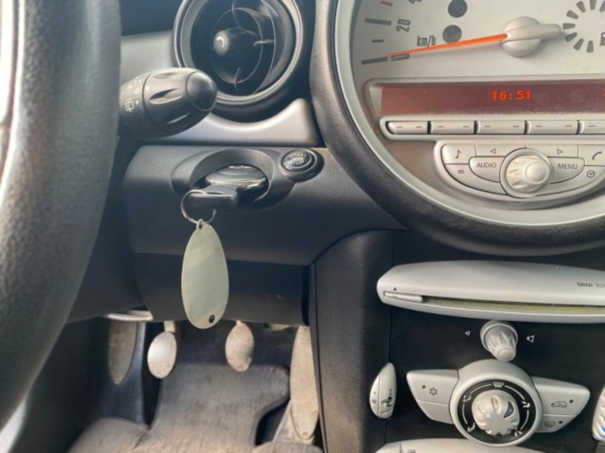 MINI Mini 1.6 16V Cooper D (13)