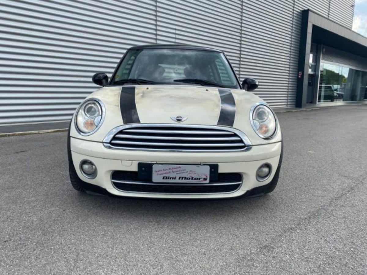 MINI Mini 1.6 16V Cooper D (2)