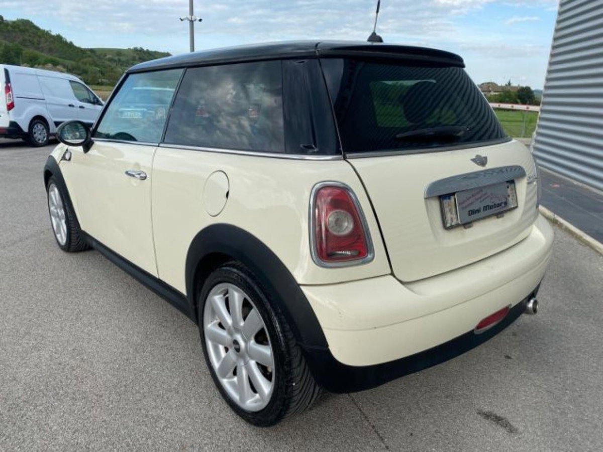 MINI Mini 1.6 16V Cooper D (7)