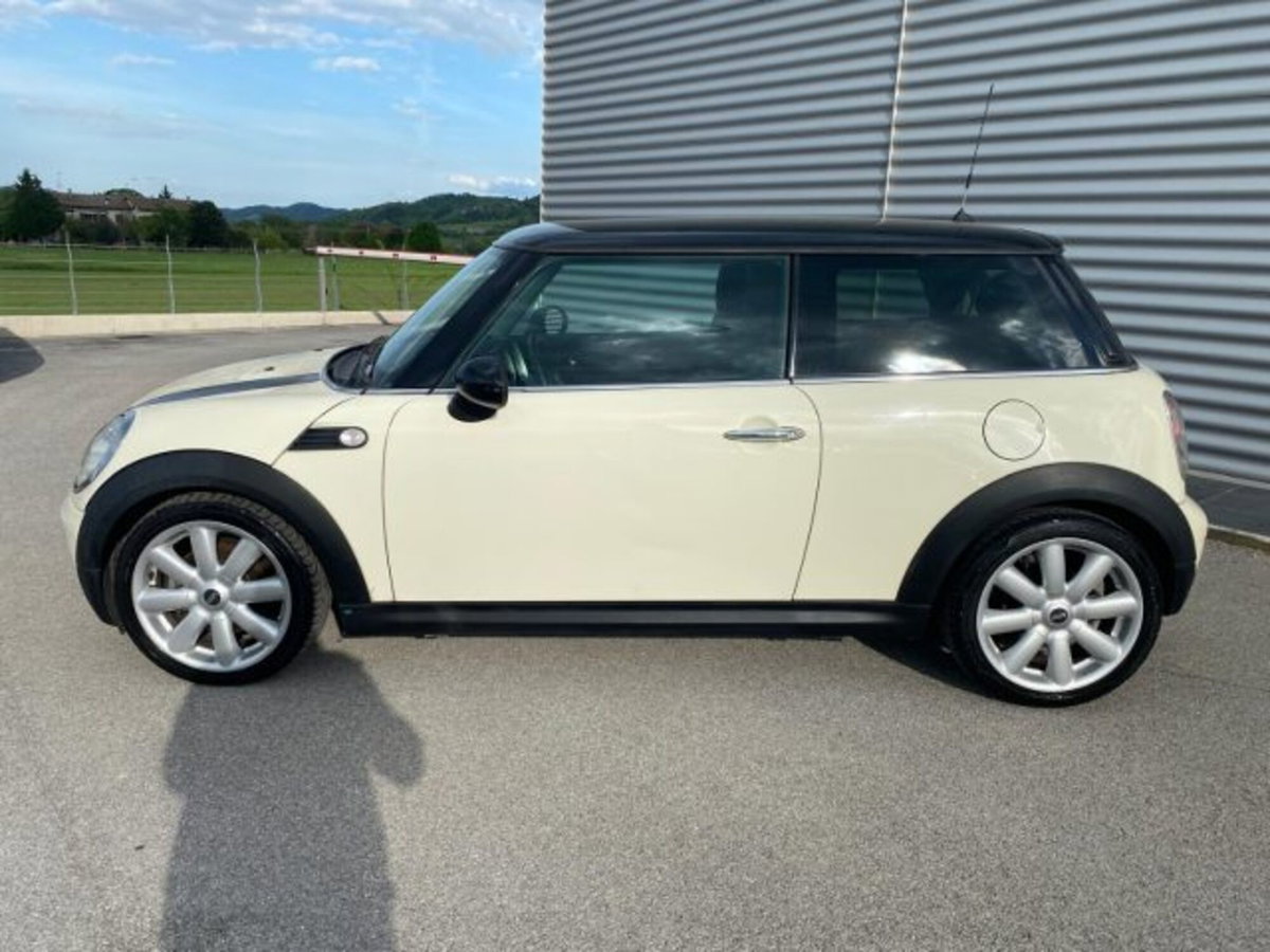 MINI Mini 1.6 16V Cooper D (8)