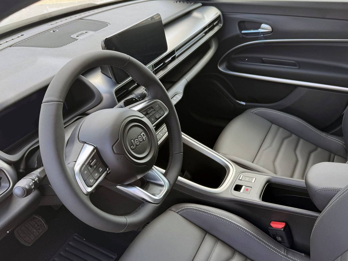 Jeep Avenger full-electric Summit fwd 156cv auto (10)